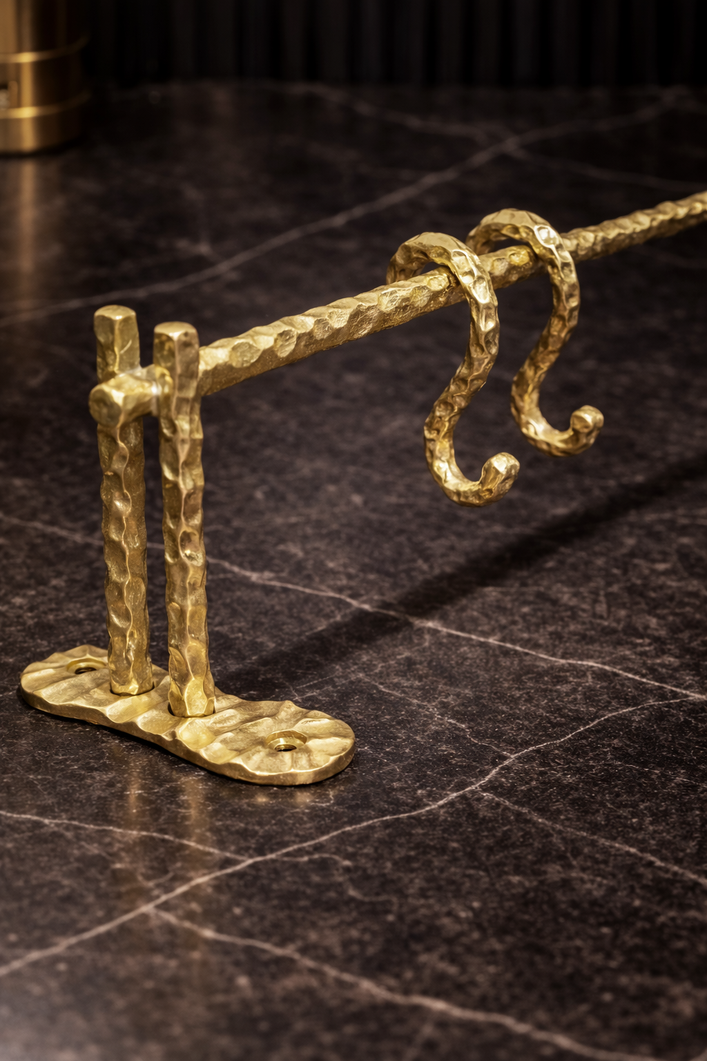 HEAVY DUTY LUXURY SOLID BRASS KITCHEN BAR (24"+7 HOOKS) F127