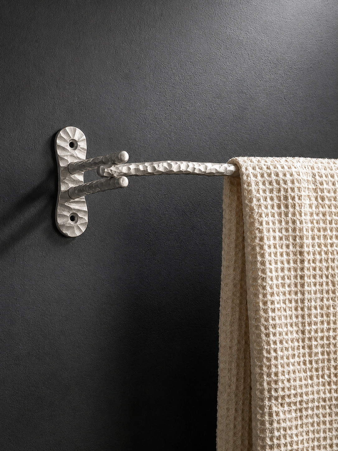 HEAVY DUTY LUXURY SOLID BRASS TOWEL BAR (18") F105