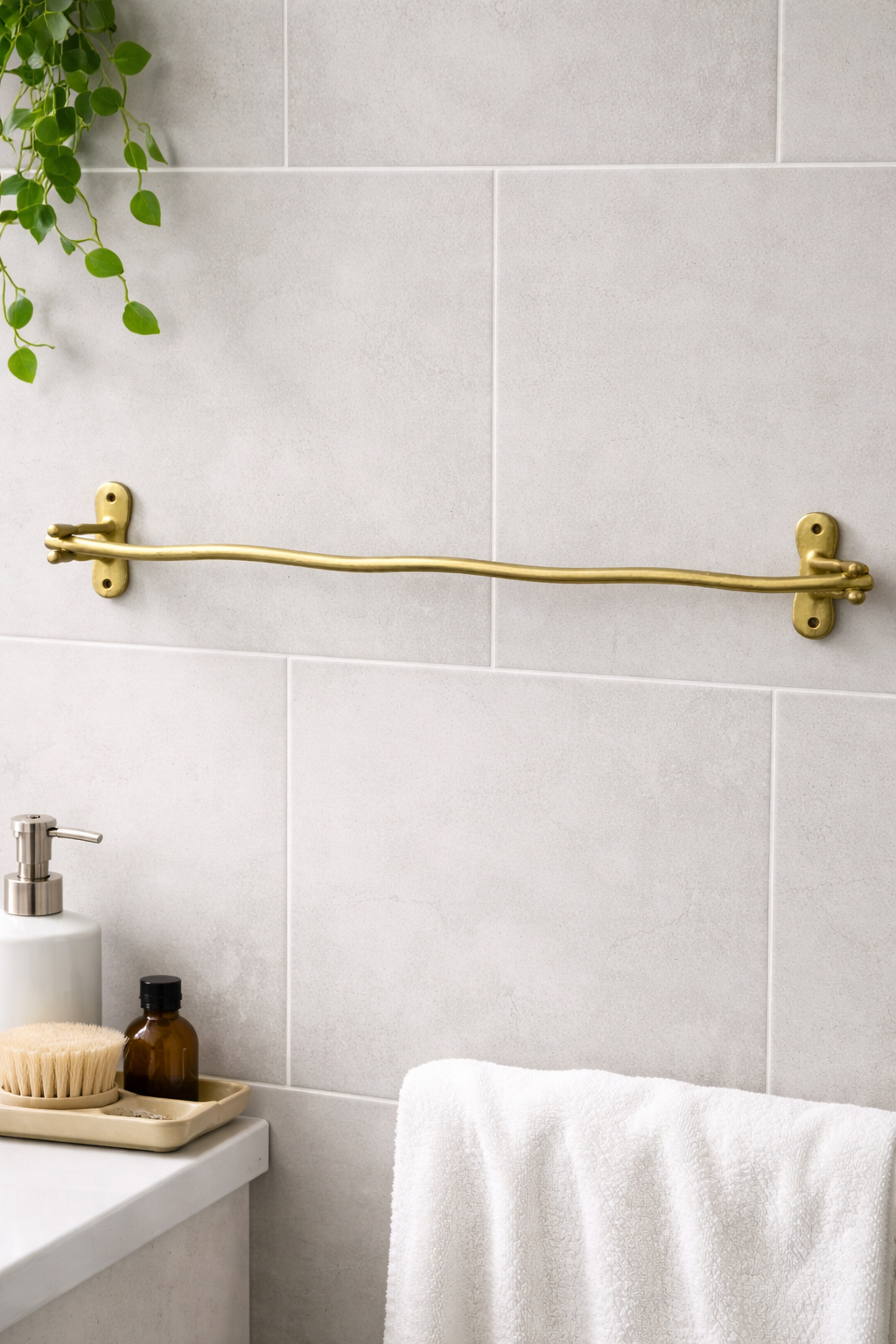 LUXURY SOLID BRASS TOWEL BAR (24") F102